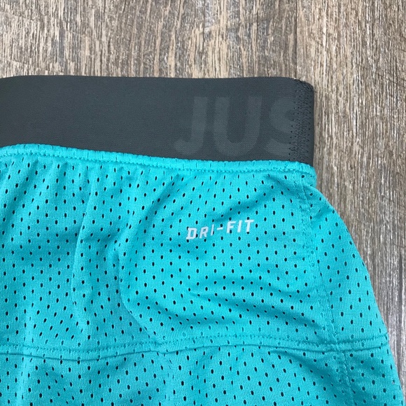 Nike Icon 2 in 1 Shorts Mesh Dri-Fit Gym Workout S - Picture 8 of 9